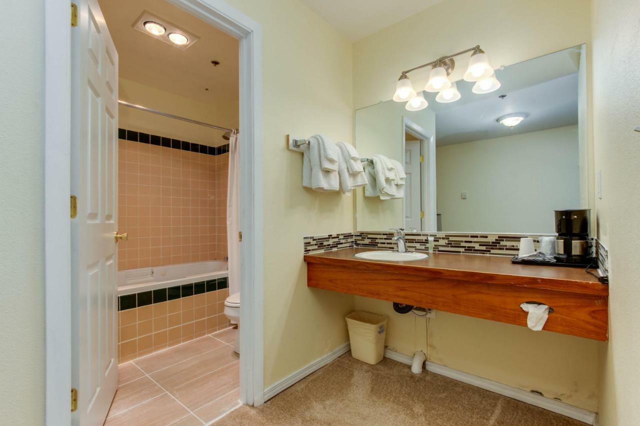 Sandstone Point Hotel Линкольн-Сити Номер фото